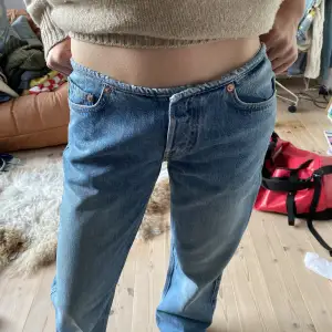 Helt nya arrow jeans som har den coola detaljen att inte ha någon riktig kant!! Nypris 600