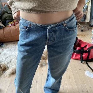 Arrow utan kant!! - Helt nya arrow jeans som har den coola detaljen att inte ha någon riktig kant!! Nypris 600