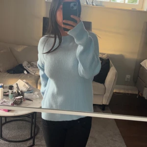 Stickad tröja  - Säljer en stickad tröja för 170+frakt