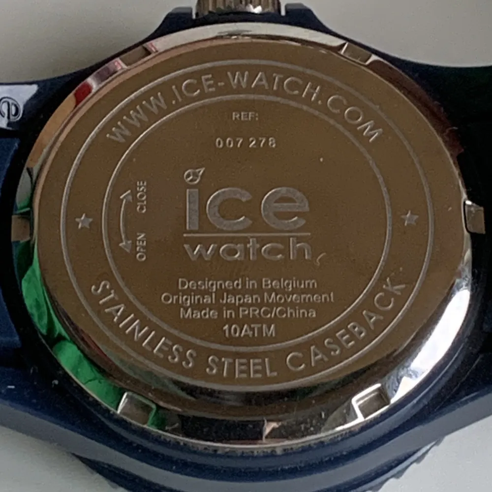 Säljer min marinblåa klocka från Ice Watch. Skick 10/10. Köpt i Frankrike men aldrig använd. Passar både barn och vuxna, kvinnor och män! Pris går att diskutera. Först till kvarn är det som gäller 😁. Accessoarer.