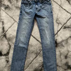 Nu säljer jag mina Dressman jeans som icke används längre, skick 9/10, används väldigt få gånger, anledning till salu: Små