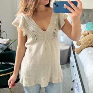 Stickad topp!  - Så snygg lite längre stickad topp, perfekt över en kjol i vinter tex!❤️