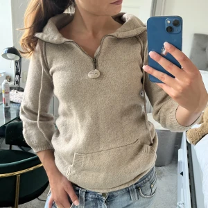 Hoodie!  - Snygg stickad hoodie med trekvartsärmar!