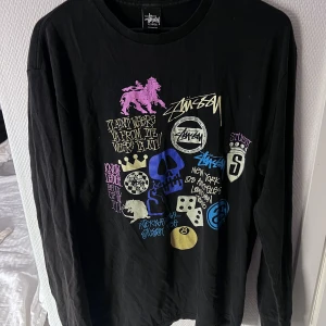 Stussy vintage long sleeve t-shirt - Långärmad t shirt från stussy. Storlek xl men passar bra för large / oversized. 