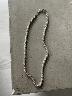 Cordell halsband - Har tröttnat köpt från kejsar 8 mm 65cm