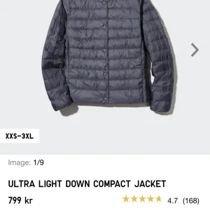 Uniqlo jacka - Säljer nu min nästintill oanvända uniqlo jacka! Den är super fint skick o mörkblå! O så himla trendig just nu. Skriv för frågor mm🫶