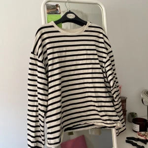 Långärmad tröja  - Superfin randig tröja om är oversized men sitter som ett smäck 