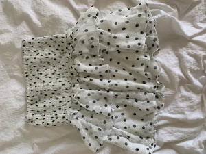 Kjol - Andvänt fåtal gånger och i bra skick, kontakta mig vid eventuella frågor ☺️