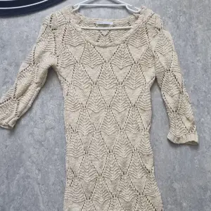 Size s knitwear dress. It's super pretty and it looks like a crochet like dress. 