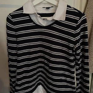 Combo shirt/ sweater - Attached sweater and shirt from Tommy Hilfiger. Condition: Very good. Size: S