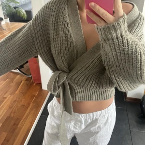 Stickad tröja  - Grön stickad tröja från zara storlek S❤️