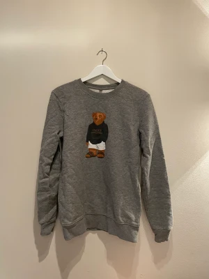 Sweatshirt - Grå Sweatshirt från okänt märke 