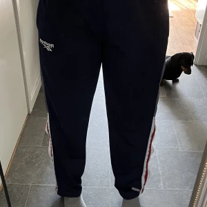 Reebok  - Sköna mjukisbyxor från Reebok som inte har några skador alls! 