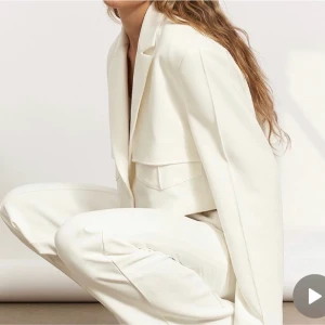 hanna schönberg x na-kd kostymbyxor  - endast använd en gång. superfina kostymbyxor som sitter jättebra ❤️