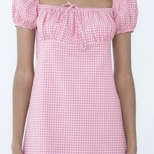 Zara Klänning - Supersöt klänning från Zara i storlek small! Oanvänd