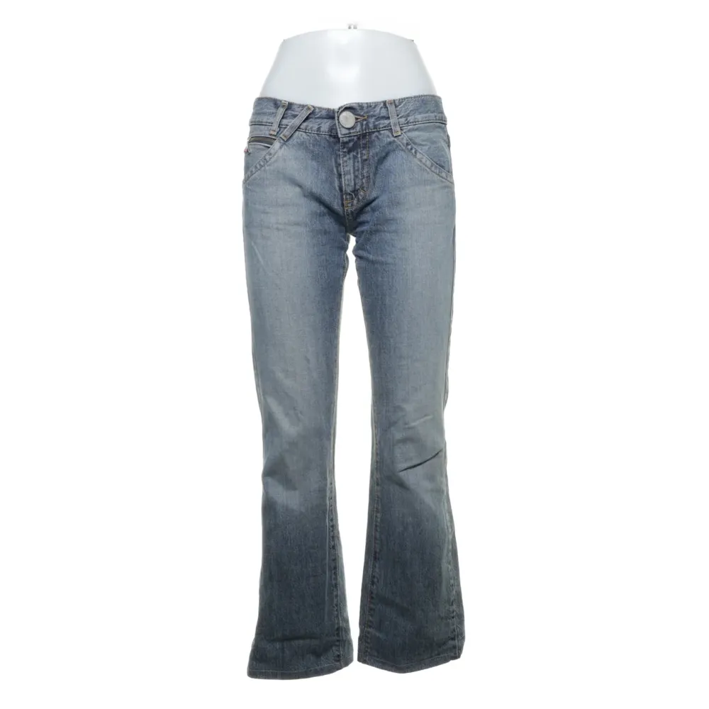 perfekta miss sixty jeans, midjemått 78cm, innerbenslängd 78cm (men har 6cm insydda från början, kan tas upp och bli 84cm innerbenslängd) perfekt skick, oanvända av mig. kan skicka egna bilder ❤️ skriv för frågor, använd gärna köp nu. kan mötas i sthlm. . Jeans & Byxor.