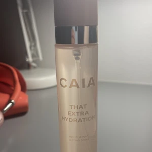 Caia settingspray - Inte använd på grund av att jag har dem andra settingsprayen från caia och bara andvänt dem. Den omdet inte står SÅLT. 