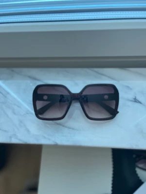 Solglasögon - Aldrig använd 