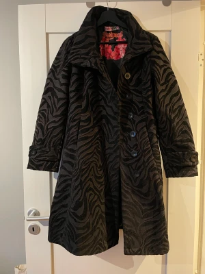 Mönstrad kappa - Kappa från desigual st 40 säljes i mkt bra skick! 