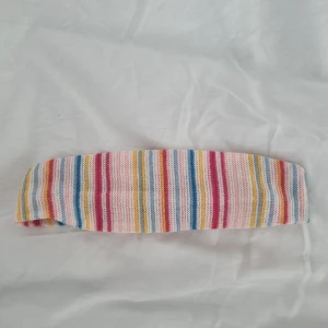  Djerf avenue hårband - Köpte förra sommaren. Använd några gånger. Jättegullig!