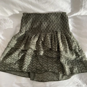 Sommar kjol - Neo noir kjol, passar alla storlekar och till allt!