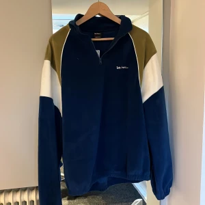 fleecetröja - säljer en varm och skön fleecetröja från urban outfitters då den inte har kommit till användning! köpte den för ca 3 månader sedan och har aldrig använt den. så skicket är absolut som ny.