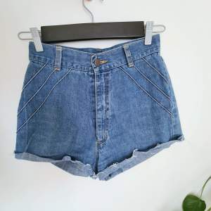 Superfina jeansshorts med lite 50-tals vibe.