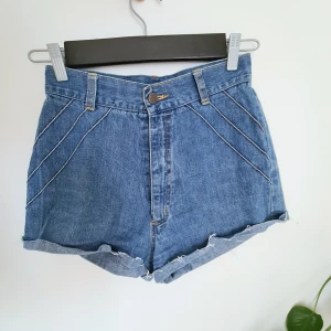 Jeansshorts  - Superfina jeansshorts med lite 50-tals vibe.