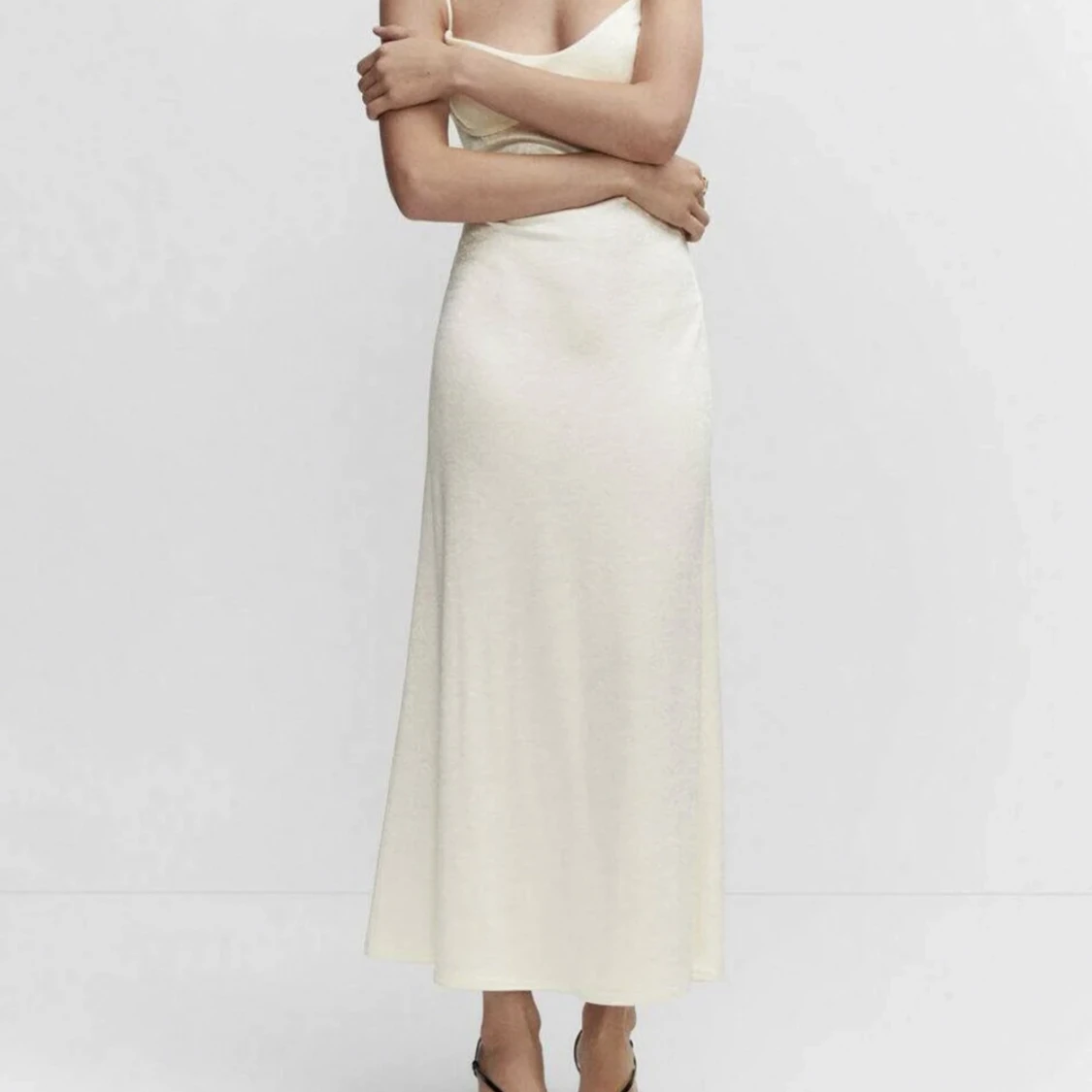 Söker lång satin klänning från zalando  - 90