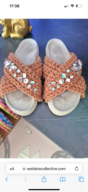 Säljer mina fina inuikii tofflor  - Superfina inuikii tofflor strl 37. Skriv till mig för fler bilder