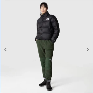 North face puffer - Jättefin jacka!! Köptes för några år sedan men har använts fåtal ggr😊👌 skriv för fler bilder