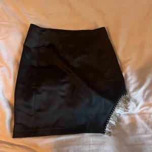 Svart kjol  - En snygg svart festkjol 