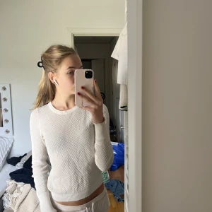 Zara tröja - Säljer denna eftertraktade zara tröjan, använd fåtal gånger.