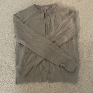 Stickad kofta - Från hm. Jättefint skick💕