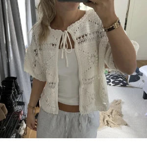 Stickad kofta! - Så söt kofta ifrån zara!! Man kan den åt båda hållen🩷 