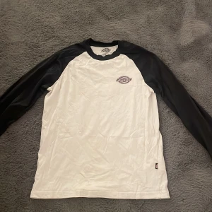 Dickies tröja - Säljer nu min dickies tröja i storlek Xs 🤩