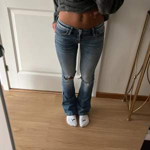 Säljer nu mina jättefina crocker jeans då de inte är min stil längre, Tveka inte på att ställa frågor och kolla min profil för andra snygga kläder!!🫶🏽