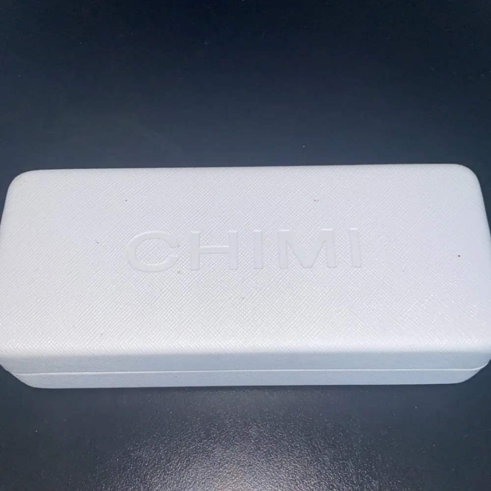 Säljer dessa Chimi 04 då jag behöver pengar. De är i bra skick och har inga skador eller repor, köpte dessa denna sommaren. Boxen ingår!. Accessoarer.