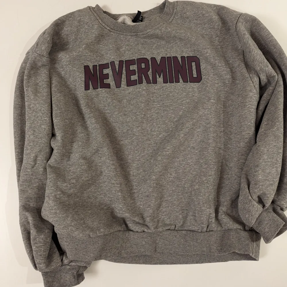 Gray sweatshirt from Vero Moda. Used  once. Selling since I am not using it. Looks like new. M size but I am an S and it suits me well.. Hoodies.