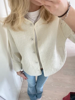 Jacka  - Såå fin jacka/ kofta från lindex, aldrig använd 