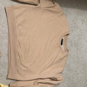 sweatshirt - beige sweatshirt! Använd men i fint schack. 