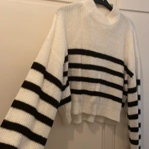 Stickad tröja - Jätte fin oanvänd tröja från Nelly 🩷