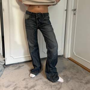 Levis jeans i storlek 30x32, strl 36-38 beroende på hur man vill att de ska sitta❤️