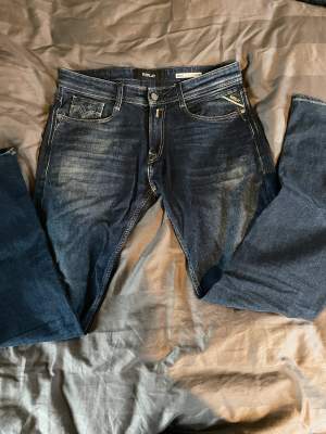 Säljer mina replay jeans så dom inte kommer till användning. Det är modellen Rocco. Dom är i bra skick!