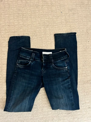 Pepe jeans - Populära pepe jeans som är Lågmidjade! Super fina men har tyvärr för många jeans😊