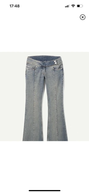 Weekday jeans  - Säljer dessa sjukt snygga Weekday jeans som är slutsålda! Storlek 27 motsvarar mig med 36