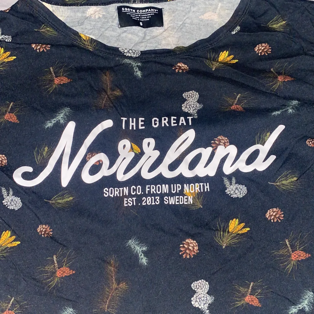 Norrland T-shirt i storlek S i bra skick. Inte använd på väldigt länge.. T-shirts.