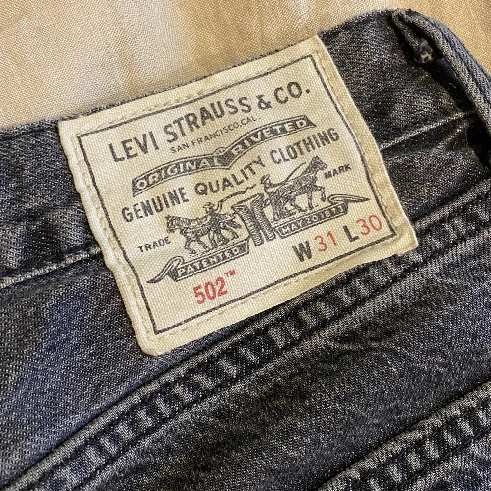 Fina jeans från Levis i storlek 31/30” ✨ I fint skick! Tvättas innan dom skickas om så önskas.. Jeans & Byxor.