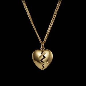 Maria Nilsdotter  - Jätte fint halsband från Maria Nilsdotter🩷 tappat lite färg på ”häftstiften” 