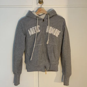 Hoodie - Dröjer denna coola Hoodie från Abercrombie and fitch✨